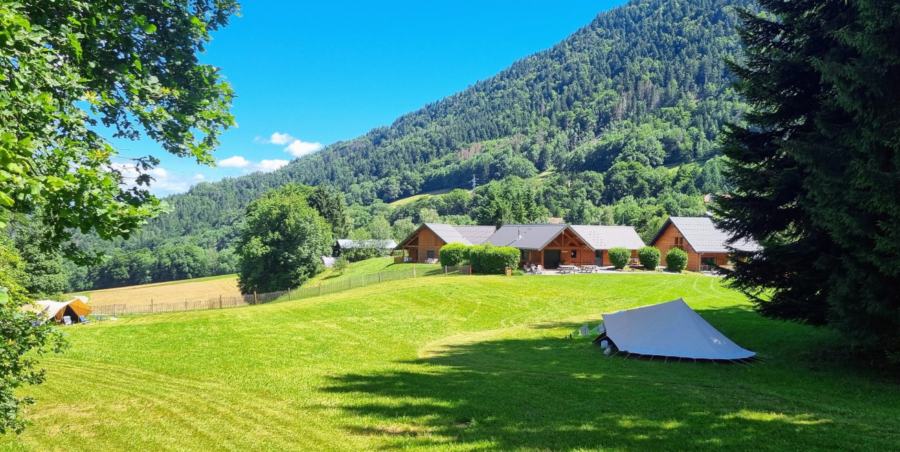 val de tamié - chalets et aire naturelle de camping